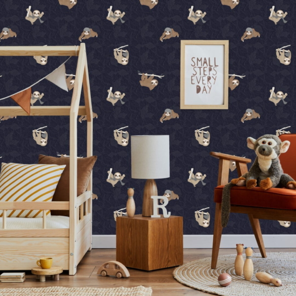 Donkerblauw luiaard kinderbehang kinderkamer sfeerbeeld 1