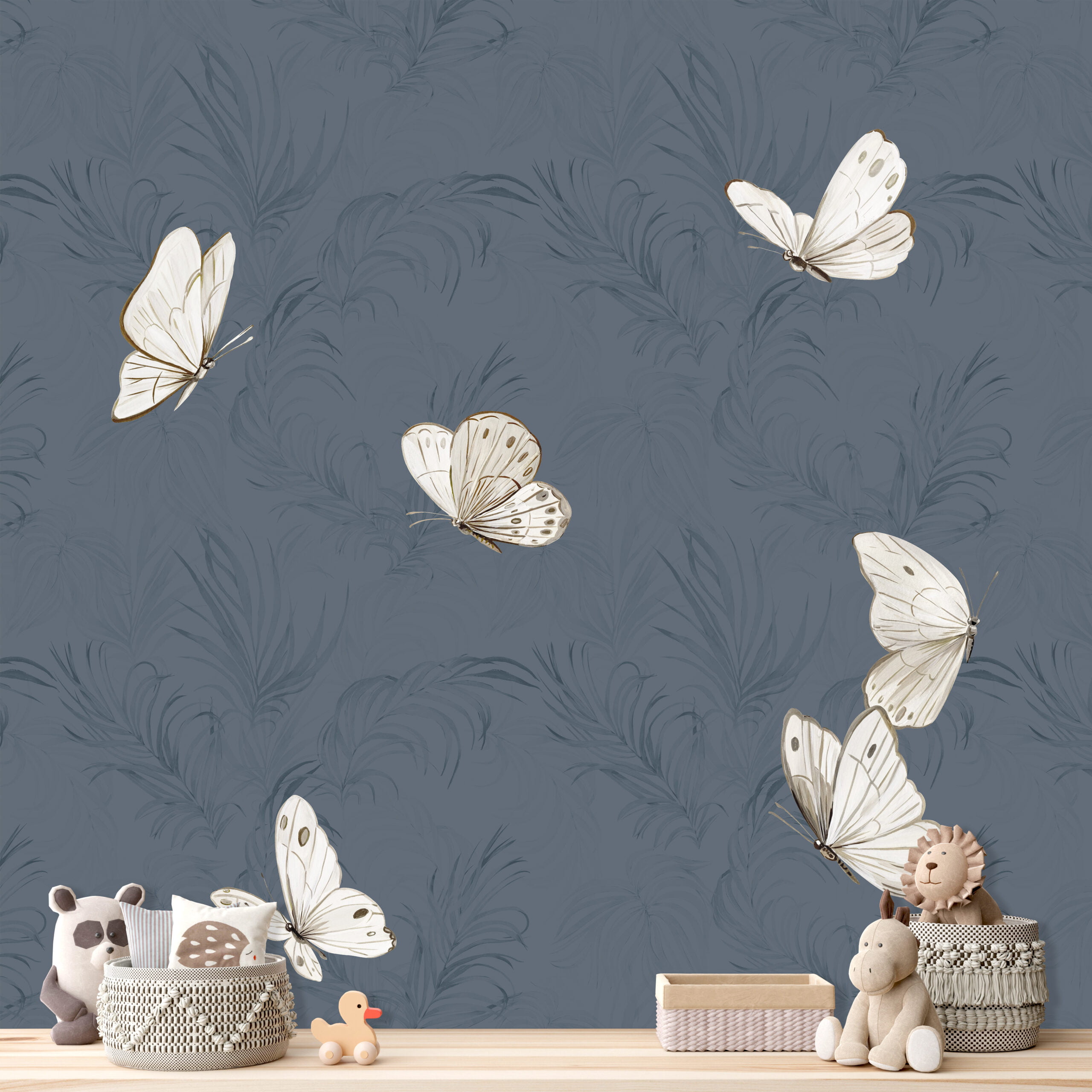 Vlinder behang donkerblauw op muur kinderkamer ingezoomd