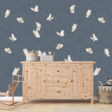 Vlinder behang donkerblauw op muur kinderkamer
