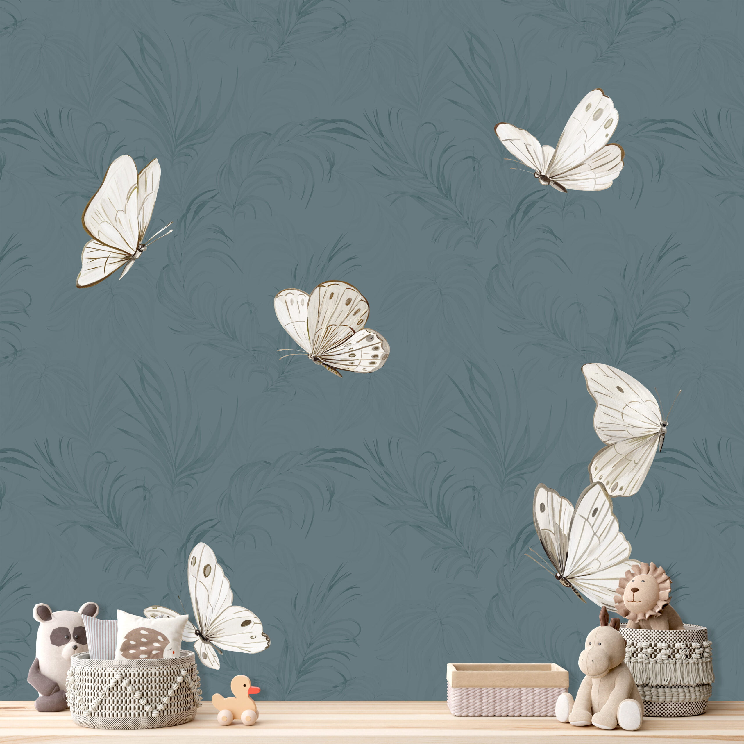 Vlinder behang petrol blauw op muur kinderkamer ingezoomd