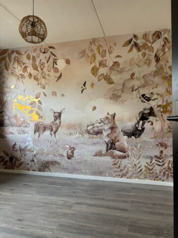 Klantfoto sfeerbeeld bosdieren behang met goud
